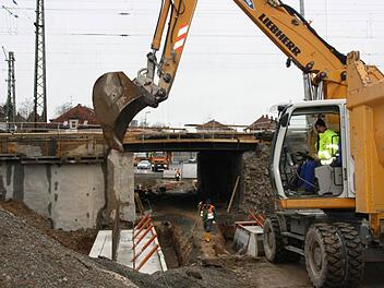 Bahnbrücken-Baustelle in der Kaltensondheimer Straße. Fotos: Diana Fuchs