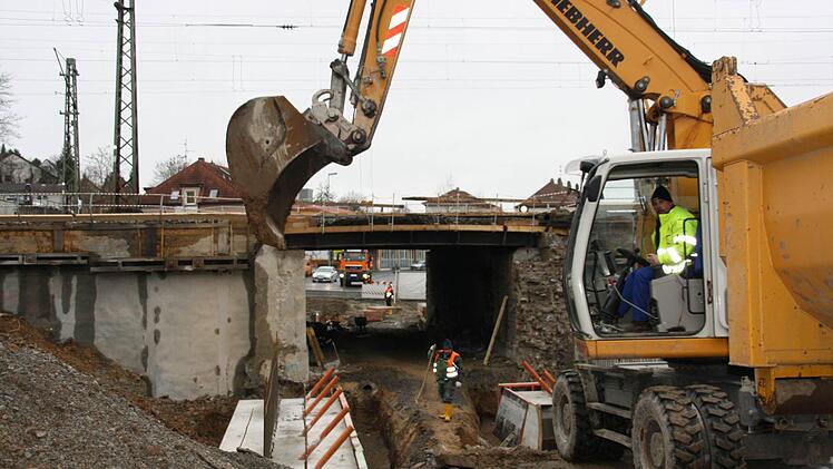 Bahnbrücken-Baustelle in der Kaltensondheimer Straße. Fotos: Diana Fuchs