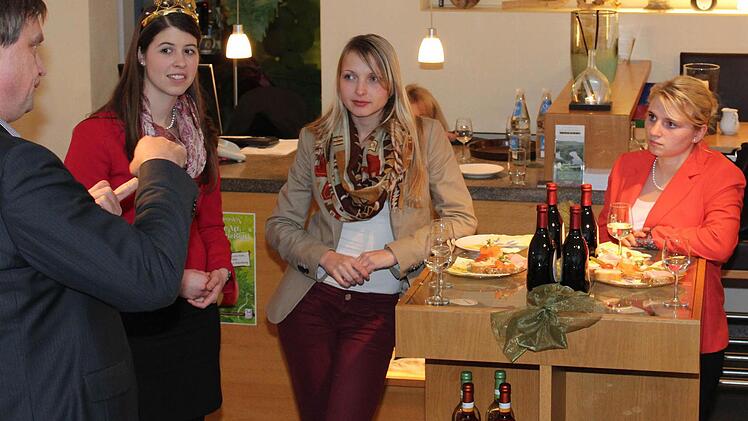 Und bei der zugehörigen Weinprobe. Foto: Pfannes