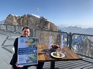 Gedeckter Tisch auf der Zugspitze