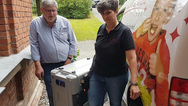 "Sternstunden"-Wirtin Natascha Schleu beliefert zusammen mit ihrem Vater Gerhard G&ouml;tz die Sch&uuml;ler am CV-Gymnasium und an der Max-Hundt-Schule mit Mittagessen. An der Max-Hundt-Schule wird wohl bald die Awo die Versorgung &uuml;bernehmen.