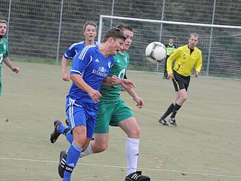 Frischluft garantiert: Mit offenem Mund bestreiten Münnerstadts Julian Göller (links) und der Garitzer Dominik Schmitt ihr Duell. Foto: Hopf