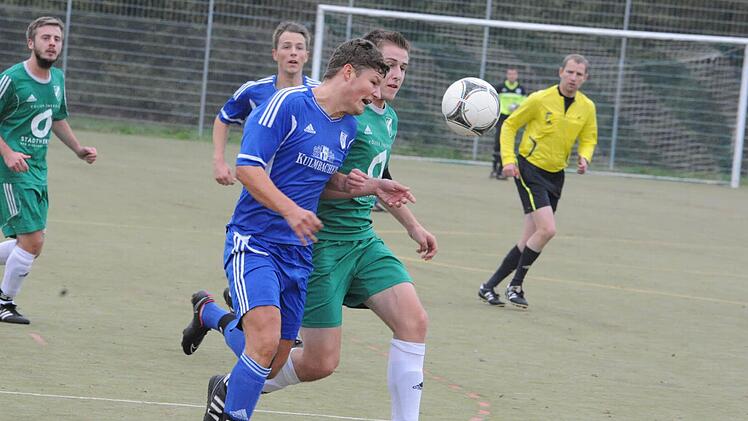Frischluft garantiert: Mit offenem Mund bestreiten Münnerstadts Julian Göller (links) und der Garitzer Dominik Schmitt ihr Duell. Foto: Hopf