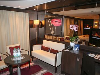 Blick in eine der "Royal Suites" der "Avalon Passion", die am Wochenenende in Bamberg zu besichtigen war. Foto: RiegerPress