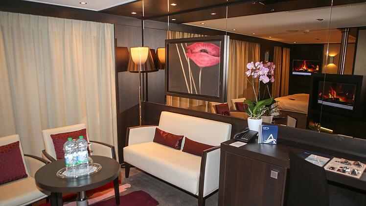 Blick in eine der "Royal Suites" der "Avalon Passion", die am Wochenenende in Bamberg zu besichtigen war. Foto: RiegerPress