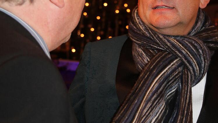 Landrat Klaus Peter Söllner bedankte sich bei Frankens beliebtesbeliebtetenten Kabarettisten für seinen gelungenen und einfühlsamen Auftritt in der Basilika.  Foto: Sonny Adam