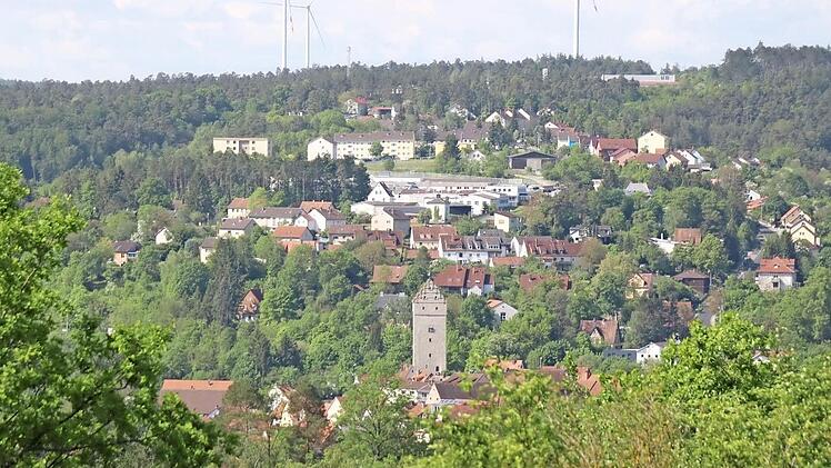 Blick auf das Obere Tor und den Schindberg