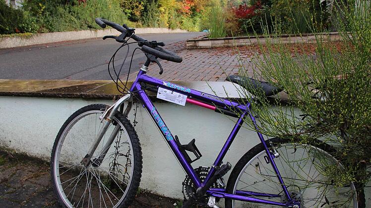 Dieses ausrangierte Fahrrad stand auch bereit. Foto: Andreas Dorsch