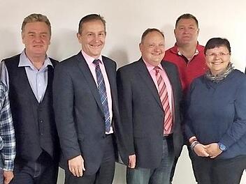 Bei der CSU (v. l.): Friedrich Diehl, Karl-Heinz Fleckenstein, Wahlleiter Udo Schönfelder, Hans-Werner Eisen, Norbert Wölfel, Sabine Schell und Ehrengast Landrat Hermann Ulm Foto: Udo Güldner