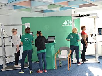 Auf dem Stationenparcours zum Thema Ern&auml;hrung, Bewegung und Entspannung Foto: Cornelia Hofmann