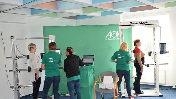 Auf dem Stationenparcours zum Thema Ern&auml;hrung, Bewegung und Entspannung Foto: Cornelia Hofmann