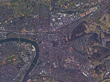 Aus der Vogelperspektive schaut alles anders aus, erkennst du die Sehenswürdigkeiten in Aschaffenburg trotzdem wieder? Foto: Google Earth