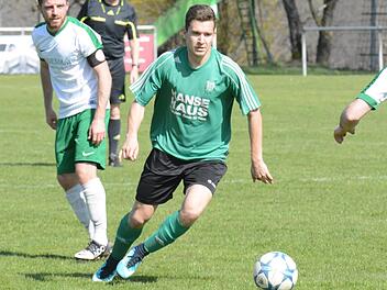 Typisch: Wenn Lukas Tartler vom FC Untererthal zum Sprint ansetzt, bleibt den Gegenspielern meist nur das Hinterherschauen. Foto: ssp