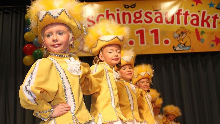 Die Mitglieder der Minigarde waren bei ihrem ersten Auftritt ganz stolz: Denn im vergangenen Jahr waren viele noch bei den blauen Purzels. Jetzt sind sie "aufgestiegen". Fotos: Sonja Adam