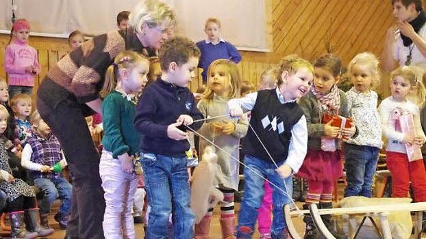 So sah es im vergangenen Jahr aus, als die Kindergartenkinder bei der Neufanger Dorfweihnacht ihren Auftritt hatten.  Foto: Heike Schülein