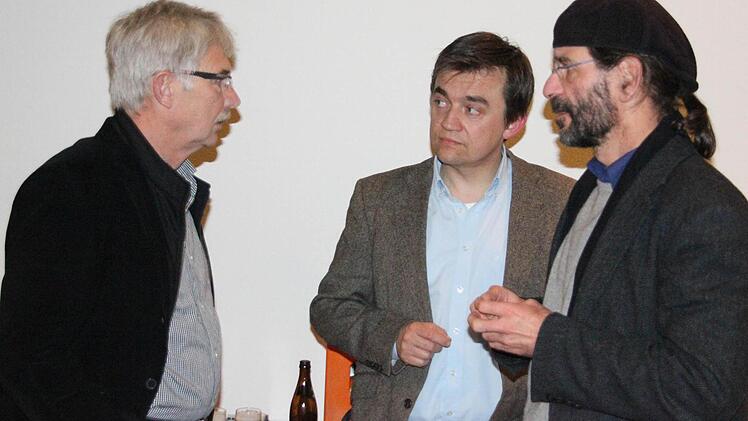 Bürgermeister Jens Korn (Mitte) im Gespräch mit den Planern Leonhard Valier (links) und Gunter Schramm Foto: Friedwald Schedel
