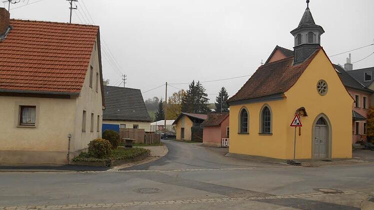 'Die Zufahrt zur Firma Stettler wird auch weiterhin an der Kapelle vorbei führen und im hinteren Bereich modifiziert. Foto: Konrad Götz