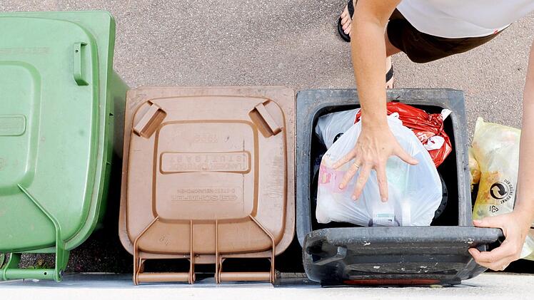 In nur 48 von 402 deutschen Landkreisen wird noch keine Biotonne angeboten. Kronach, Coburg und Lichtenfels zählen auch dazu. Foto: Bernd Weissbrod, dpa