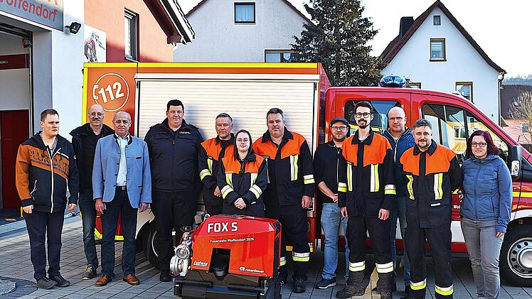 Die F&uuml;hrungskr&auml;fte der Ortswehr von Woffendorf, der St&uuml;tzpunktwehr von Altenkunstadt sowie die Mitglieder der Kreisbrandinspektion von Lichtenfels waren ebenso dabei wie B&uuml;rgermeister Robert H&uuml;mmer, als die neue Tragkraftspritze f&uuml;r die Freiwillig...