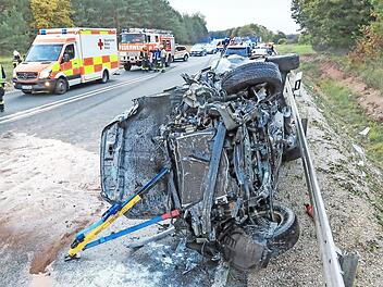 Bei einem schweren Verkehrsunfall im Kreis Bamberg wurden am Samstagnachmittag elf Personen teils lebensgef&auml;hrlich verletzt. Ein Mensch starb. Vier Fahrzeuge waren in den Unfall verwickelt. Foto: News5/Merzbach