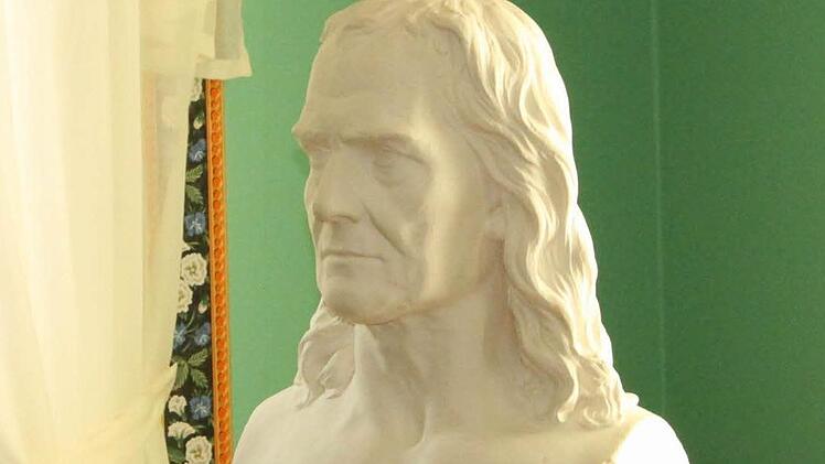 Rückert-Büste im ehemaligen Gut des Dichters im Stadtteil Neuses