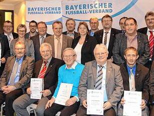 Der Fußball-Bezirk Unterfranken ehrt seine verdienten Mitarbeiter
