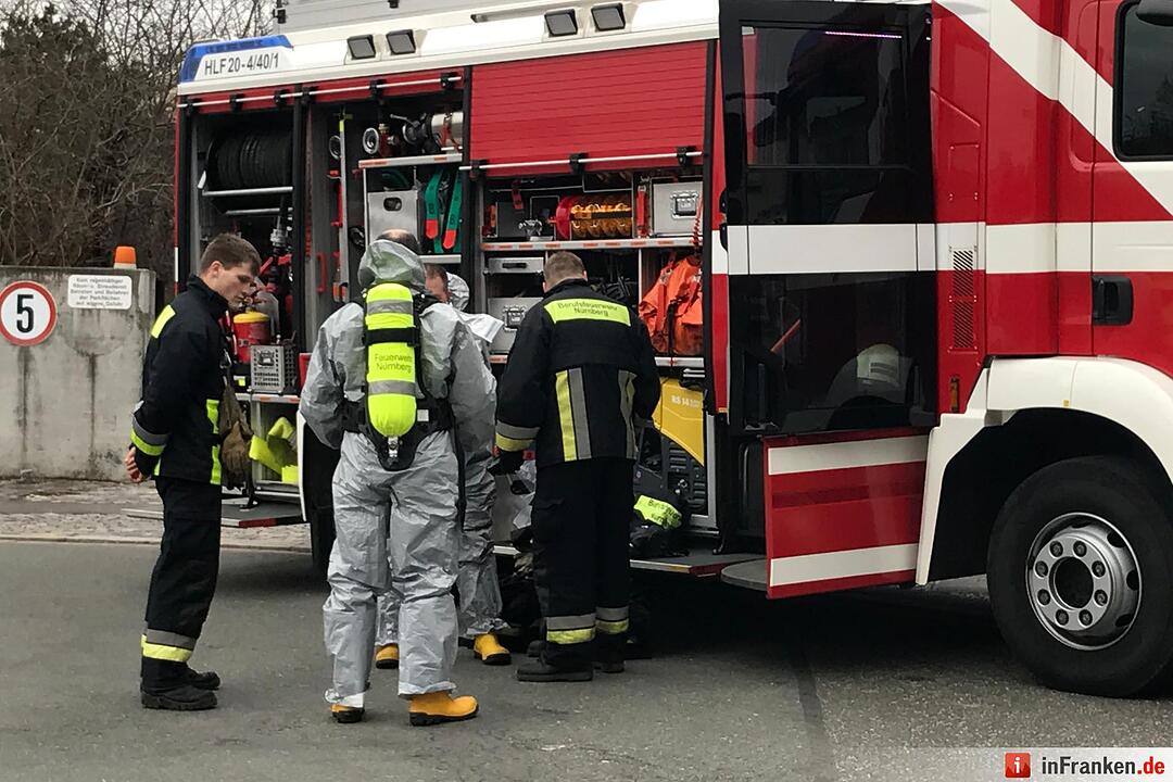 Gefahrgutaustritt im Gewerbepark - Unbekannter Stoff in FirmengebŠude ausgelaufen