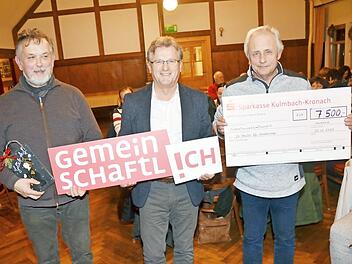 Sie freuten sich über stattliche 7500 Euro für den VdK Stockheim-Neukenroth zur Weitergabe an schwer erkrankte Menschen. Von links Oliver Kraus (IG Stockheim), Bürgermeister Rainer Detsch und Rainer Engelhardt (Sprecher IG Stockheim)  Foto: K.- H. Hofmann