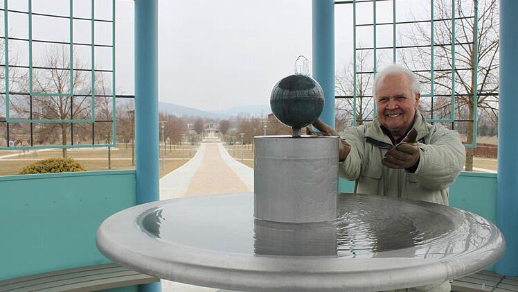 Eckhard Helds Lieblingsplatz befindet sich am Brunnen des Monopteros. Foto: Häggberg