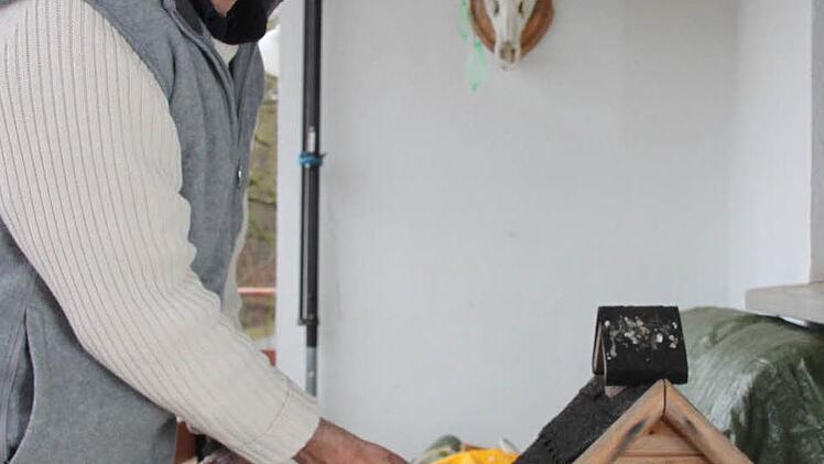 Auch um die Vögel kümmert sich der 99-Jährige.