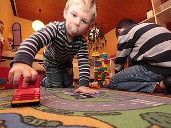 Die Planer im Amt für Jugend und Familie schaffen es, den Rechtsanspruch auf Betreuung ab dem ersten Lebensjahr zu decken. Hier ein Bild aus dem Kindergarten St Johannis der Täufer in Reuth. Foto: Josef Hofbauer