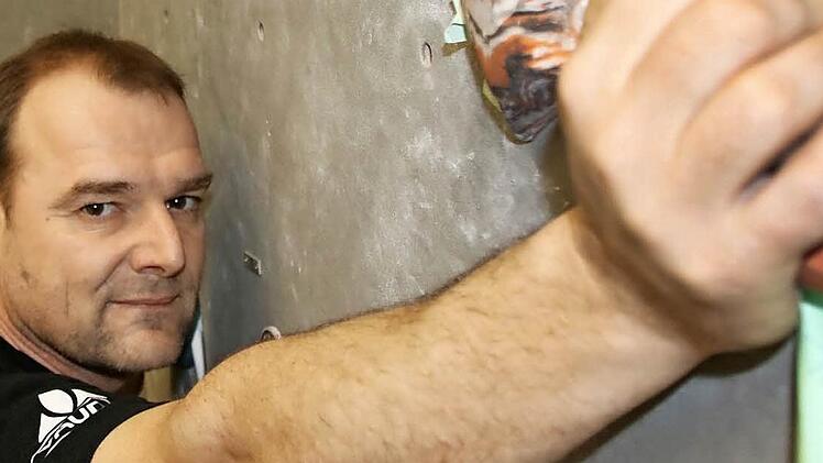 Peter Weber betreut die Halle des Bad Kissinger Alpenvereins und plant regelmäßig neue Routen.