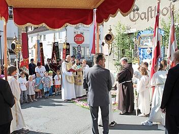 Die Prozession führte durch die Straßen der Gemeinde.  Foto: T. Weichert