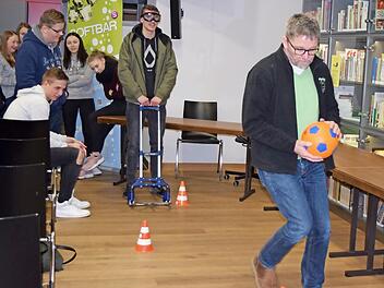 Hindernisparcours mit und ohne "Rauschbrille" Foto: Kulmbacher Brauerei