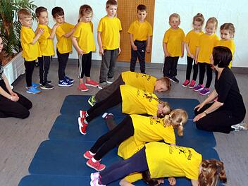 Die Kleinsten des TSV Wollbach, die "Gym-Kids", eröffneten mit ihrer Leiterin Desirée Metz die  Sportlerehrung des Landkreises. Peter Rauch