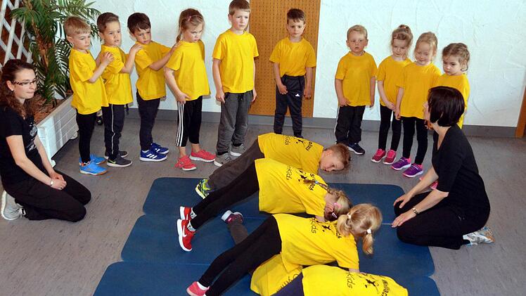 Die Kleinsten des TSV Wollbach, die "Gym-Kids", eröffneten mit ihrer Leiterin Desirée Metz die  Sportlerehrung des Landkreises. Peter Rauch
