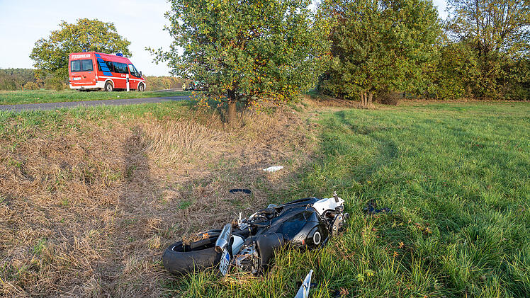 B470 bei Hemhofen: Feuerwehr berichtet von "unterirdischem" Verhalten nach Unfall