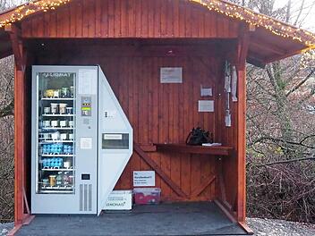 Der "Regiomat" gleicht optisch einem handelsüblichen Automaten für Getränke oder Süßigkeiten. Foto: Andrea Spörlein