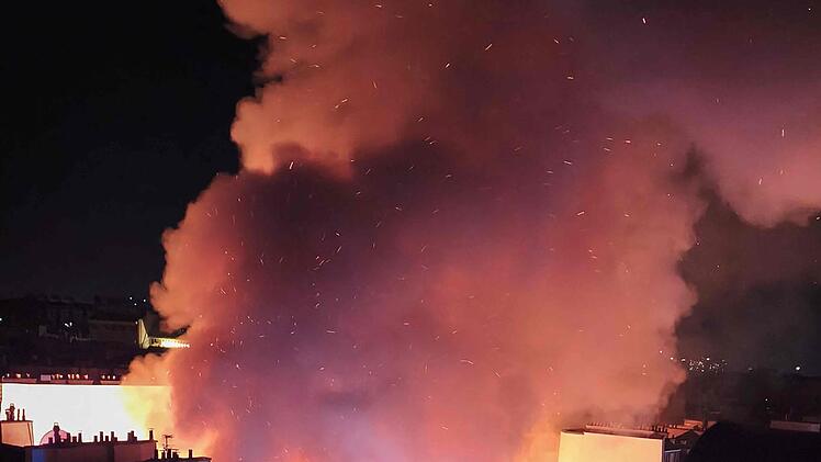 Brand in Markthalle in Paris