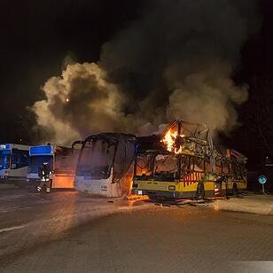 Mehrere Busse ausgebrannt