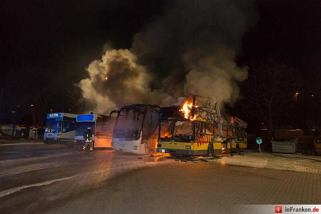 Mehrere Busse ausgebrannt