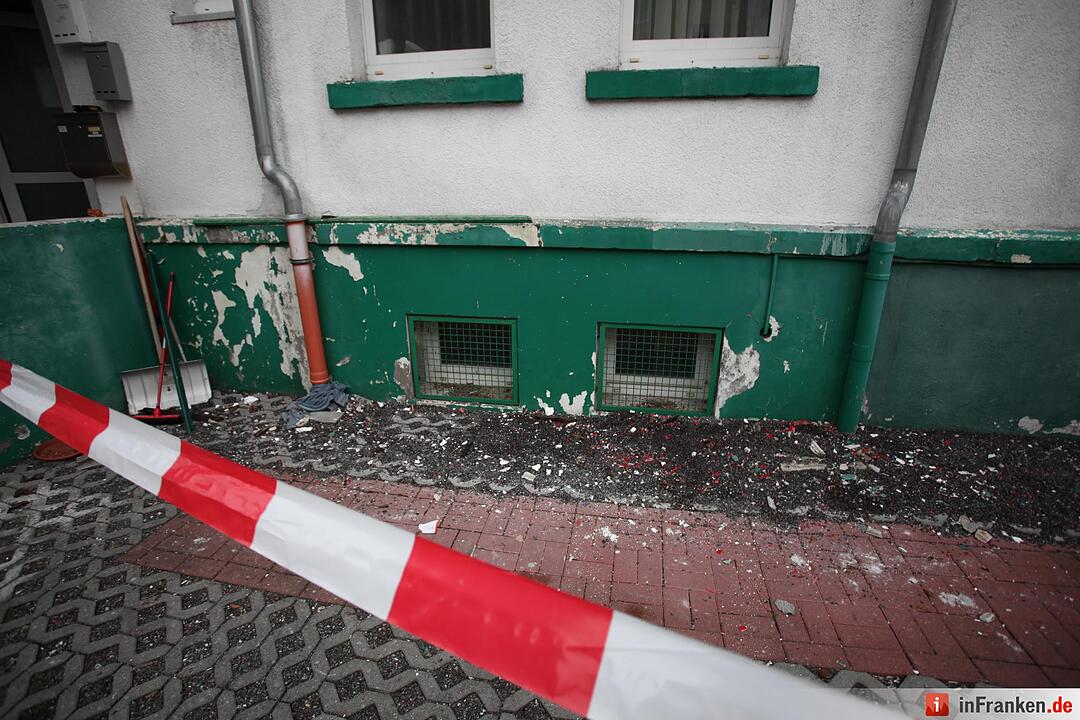 Hof: Balkon bricht ab