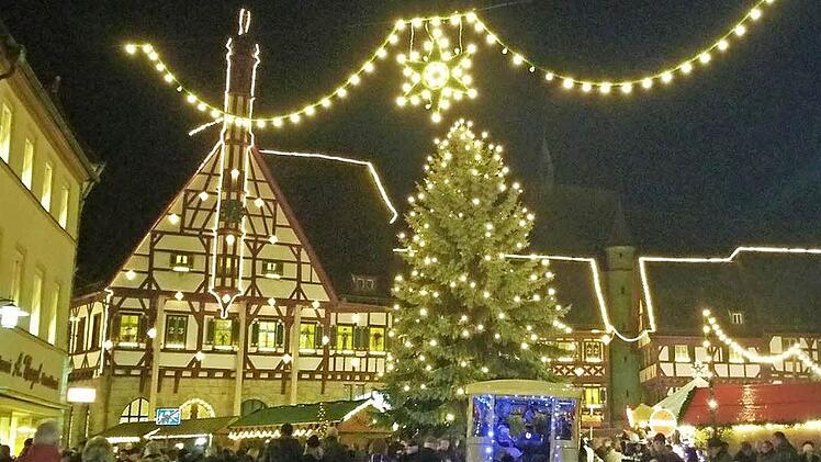 Der Forchheimer Weihnachtsmarkt l&auml;dt ab Samstag ein.  Foto: Jeani-Bini via inFrankenPix