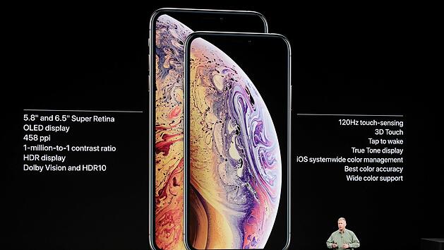 Bei der Veranstaltung im Steve Jobs Center stellt Phil Schiller, Senior Vice President of Worldwide Marketing von Apple, das Apple iPhone XS und das Apple iPhone XS Max vor. Foto: Marcio Jose Sanchez/AP/dpa