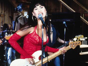 Sie verdrehte in "Wayne's World" als Rockerbraut allen den Kopf: Tia Carrere in ihrer Rolle als Cassandra Wong.