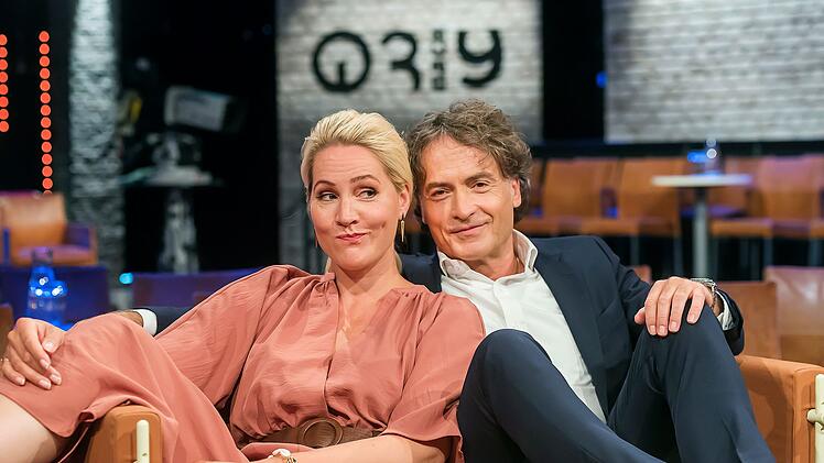 Judith Rakers und Giovanni di Lorenzo moderieren seit knapp 15 Jahren gemeinsam "3nach9" - und haben sich schon mal den ein oder anderen heimlichen Gag erlaubt.