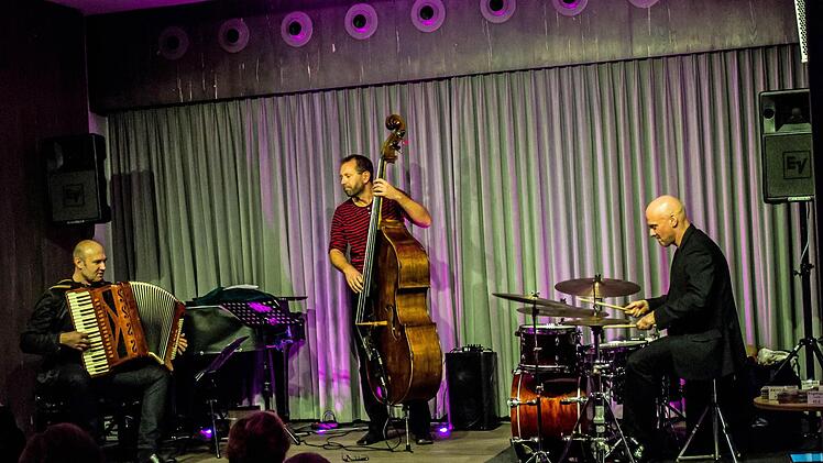 Das Trio Tango Transit beeindruckte bei seinem Konzert in Coburg mit dem Programm "Engelrausch". Foto: Jochen Berger