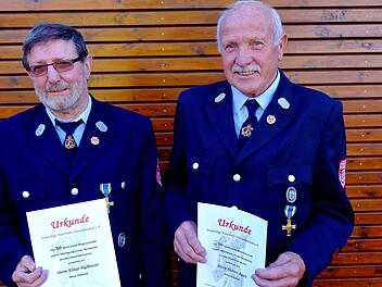 Elmar Halbritter und Hubert Reith sind seit 50 Jahren Mitglieder. Foto: Gerd Schaar