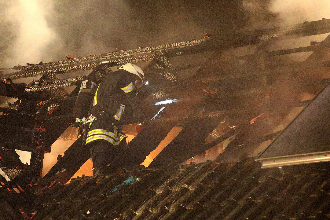 Pommersfelden (Landkreis Bamberg): Feuer zerstört Einfamilienhaus