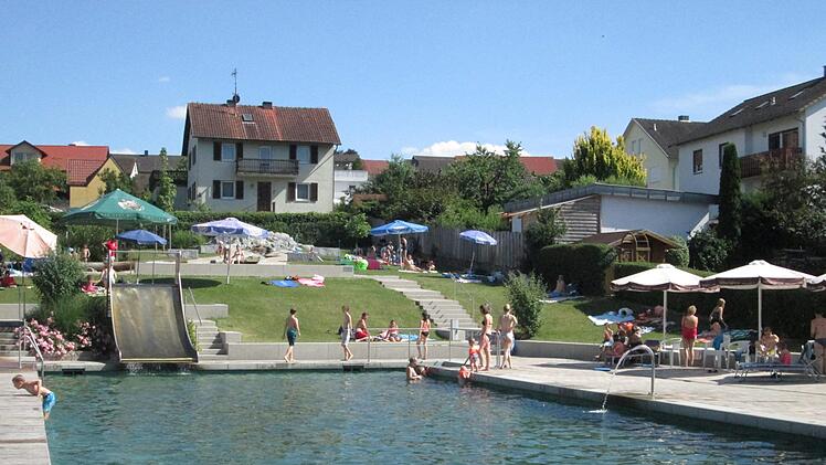 Das Naturfreibad in Aura soll am 19. Juni geöffnet werden, hat der Gemeinderat beschlossen.Archiv/Winfried Ehling